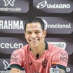 Giovanni Augusto nega 'já ganhou' do Vitória e garante apoio do elenco a Condé 