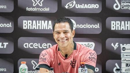 Giovanni Augusto, meia do Vitória