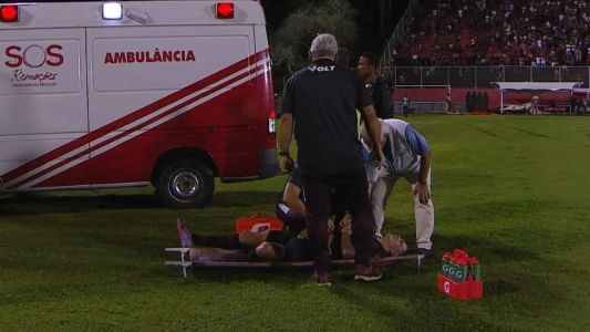 Giovanni Augusto saiu de campo de ambulância