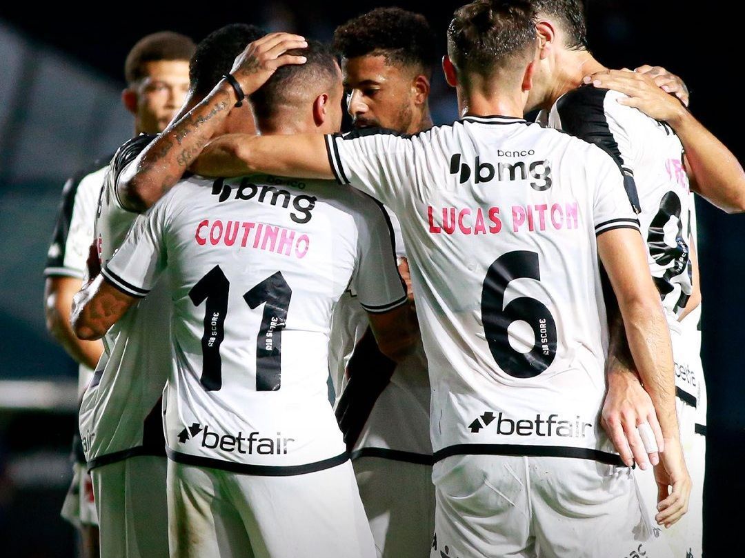 Vasco goleia a Portuguesa e entra na zona de classificação do Campeonato Carioca