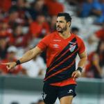 Jogador do Athletico-PR reage a terceiro rebaixamento do Paraná no Estadual