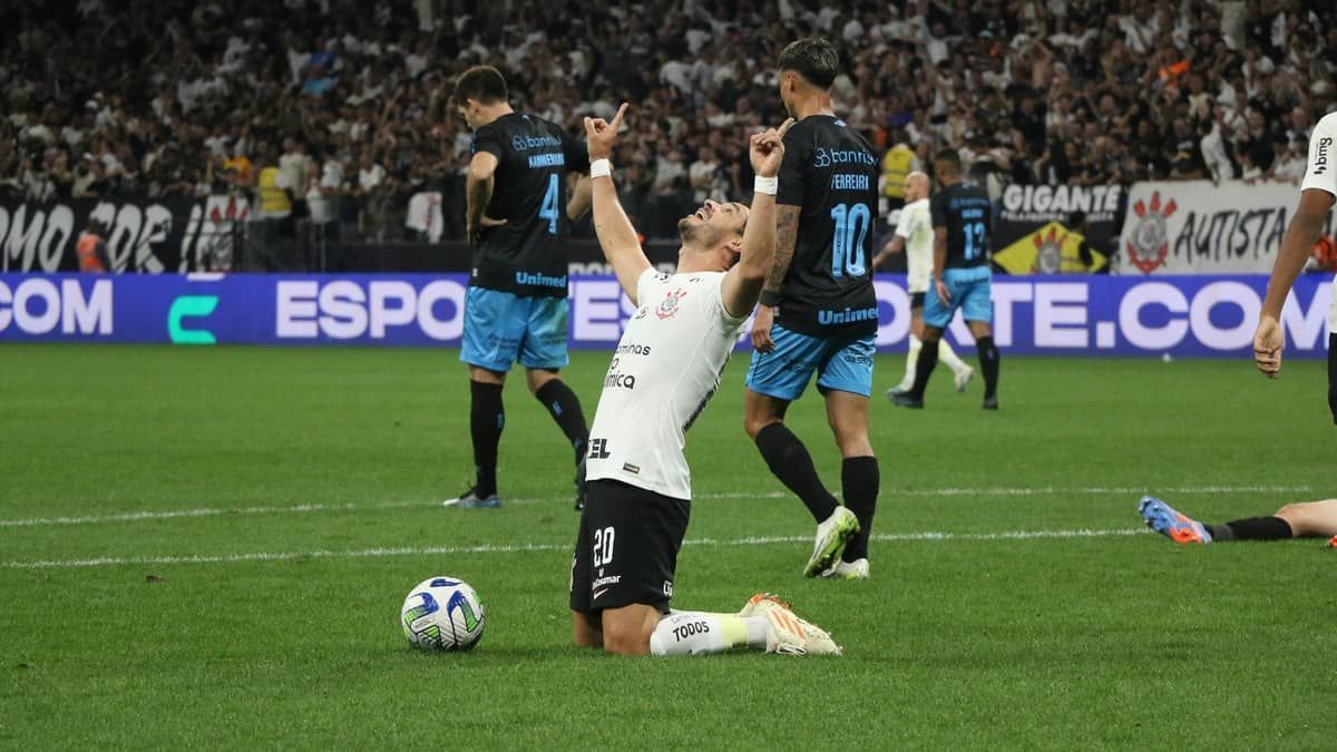 Giuliano admite descontentamento com falta de chances no Corinthians