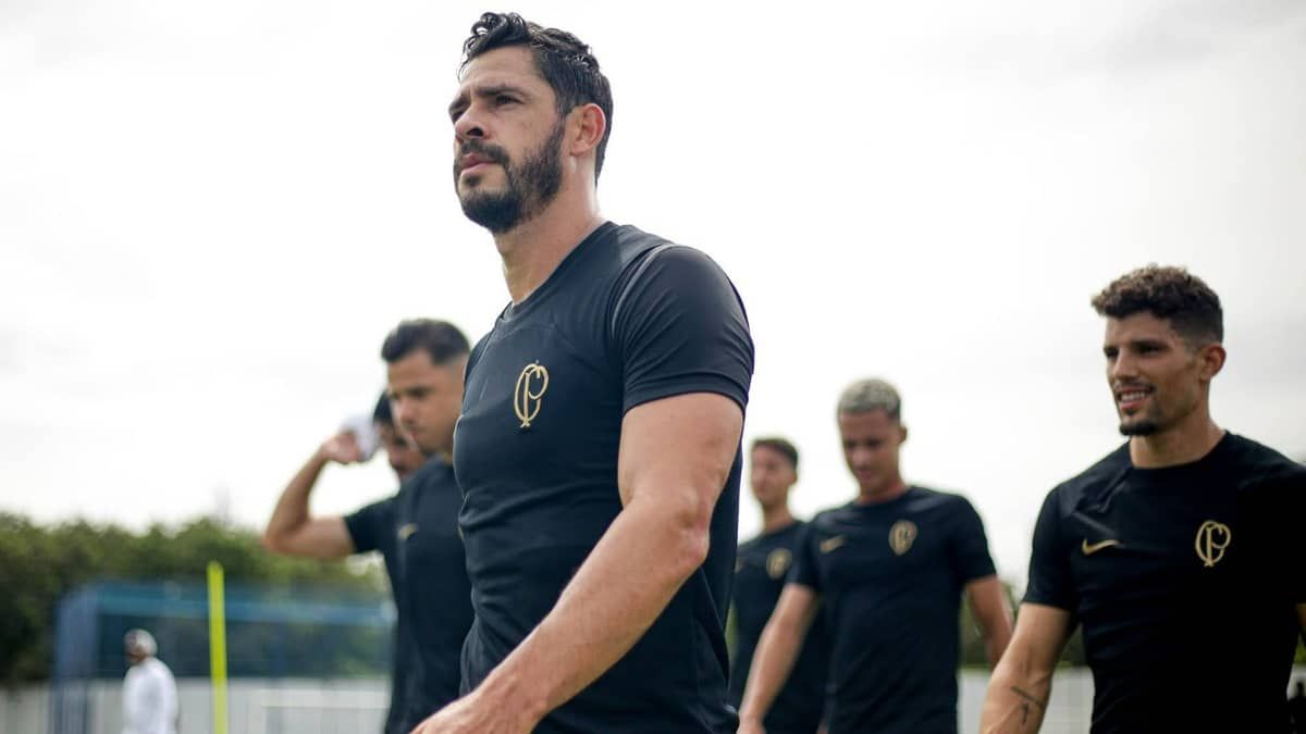 Entenda a ausência de Giuliano nos relacionados do Corinthians