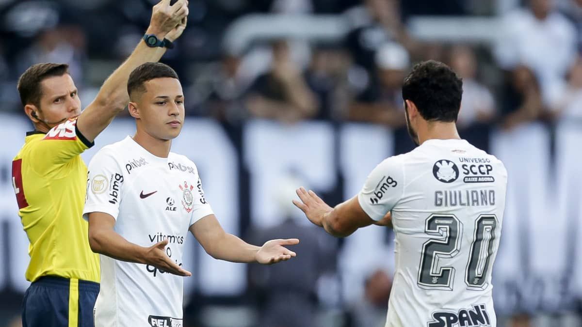 Meia do Corinthians passa por exames e é dúvida para estreia na Libertadores