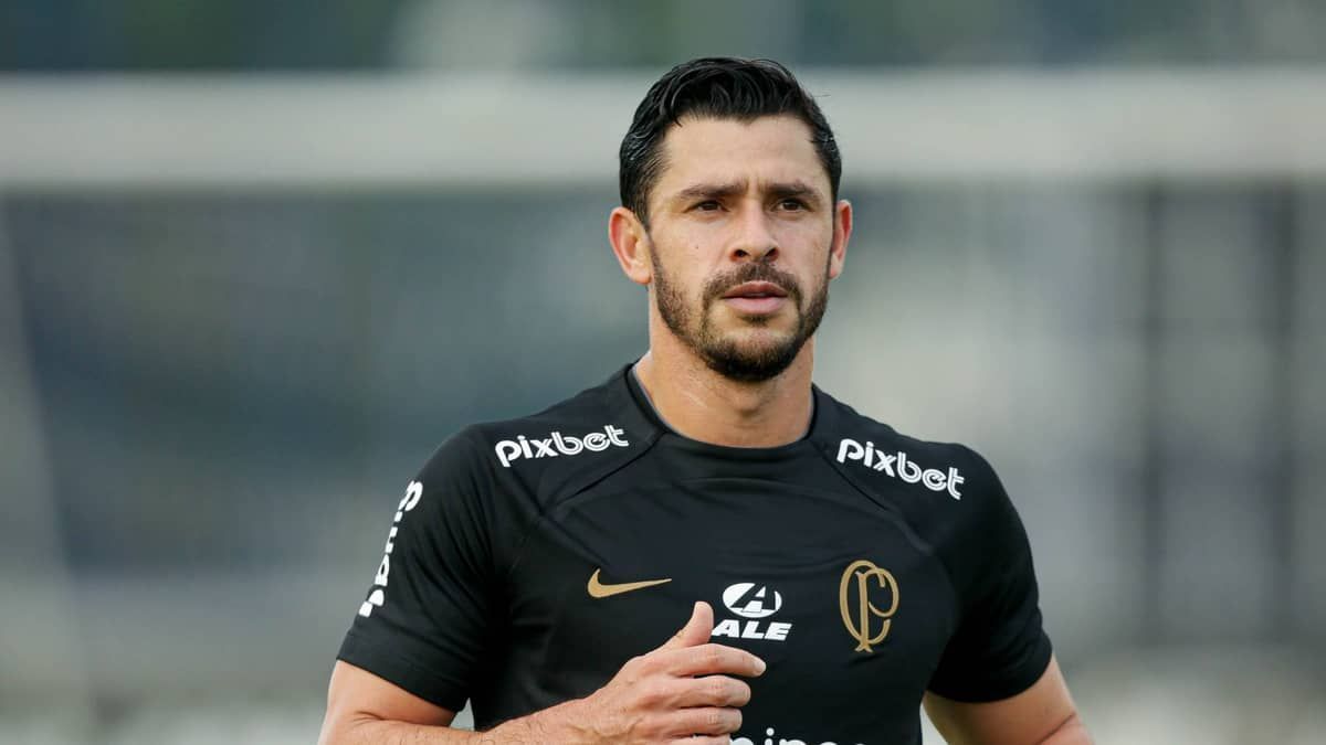 Giuliano não convence Luxemburgo e perde espaço no Corinthians
