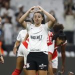Corinthians goleia o Internacional e mantém 100% do Brasileirão Feminino