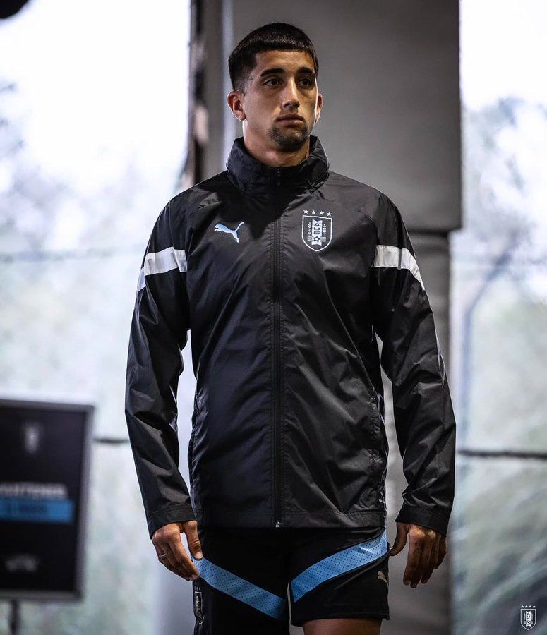 Fechado com o Grêmio, Cristian Oliveira se 'anuncia' no clube; entenda