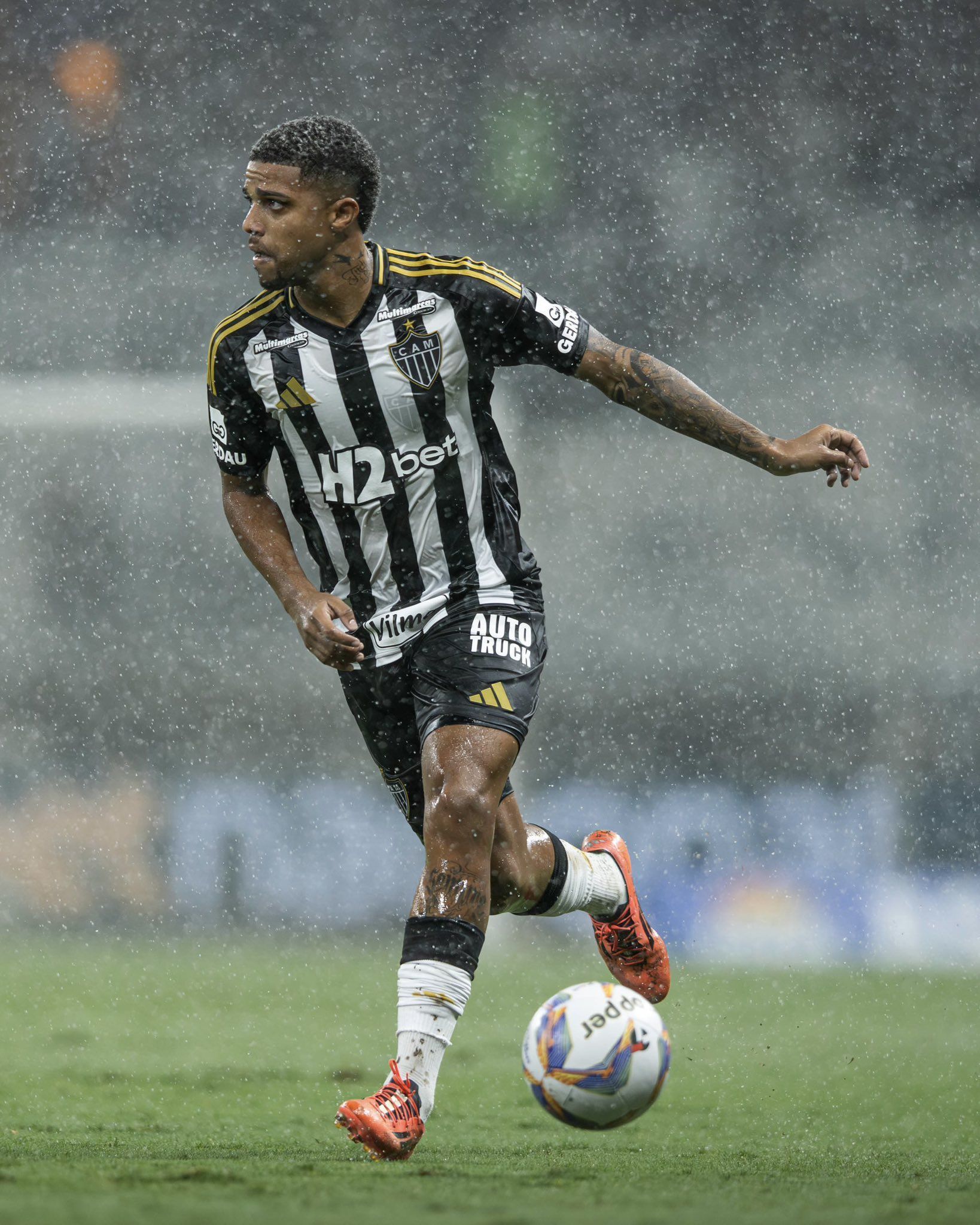 Atlético oficializa empréstimo de meia a clube da Série B