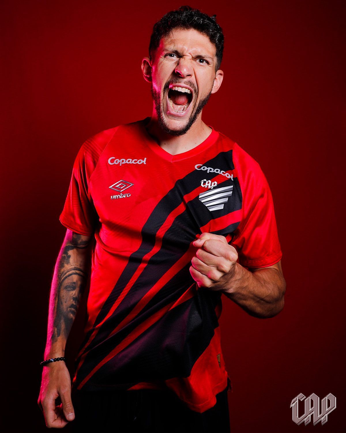 Athletico anuncia contratação do zagueiro Tobias Figueiredo, do Fortaleza