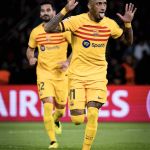 Raphinha, do Barcelona, provoca PSG com comemoração de Neymar na Champions; veja