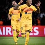 Raphinha, do Barcelona, provoca PSG com comemoração de Neymar na Champions; veja