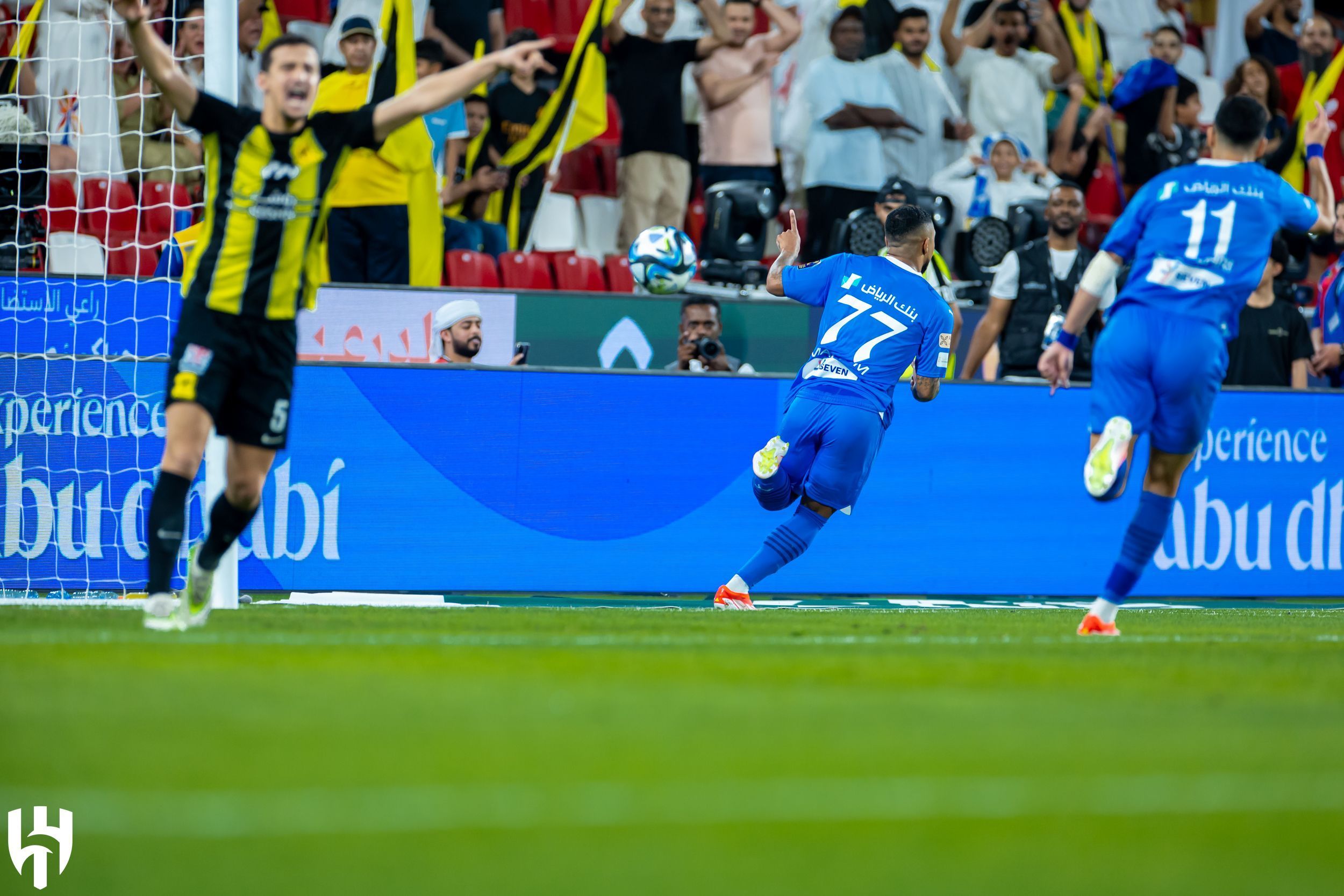 Al-Hilal vence Al-Ittihad, amplia recorde e conquista a Supercopa Saudita
