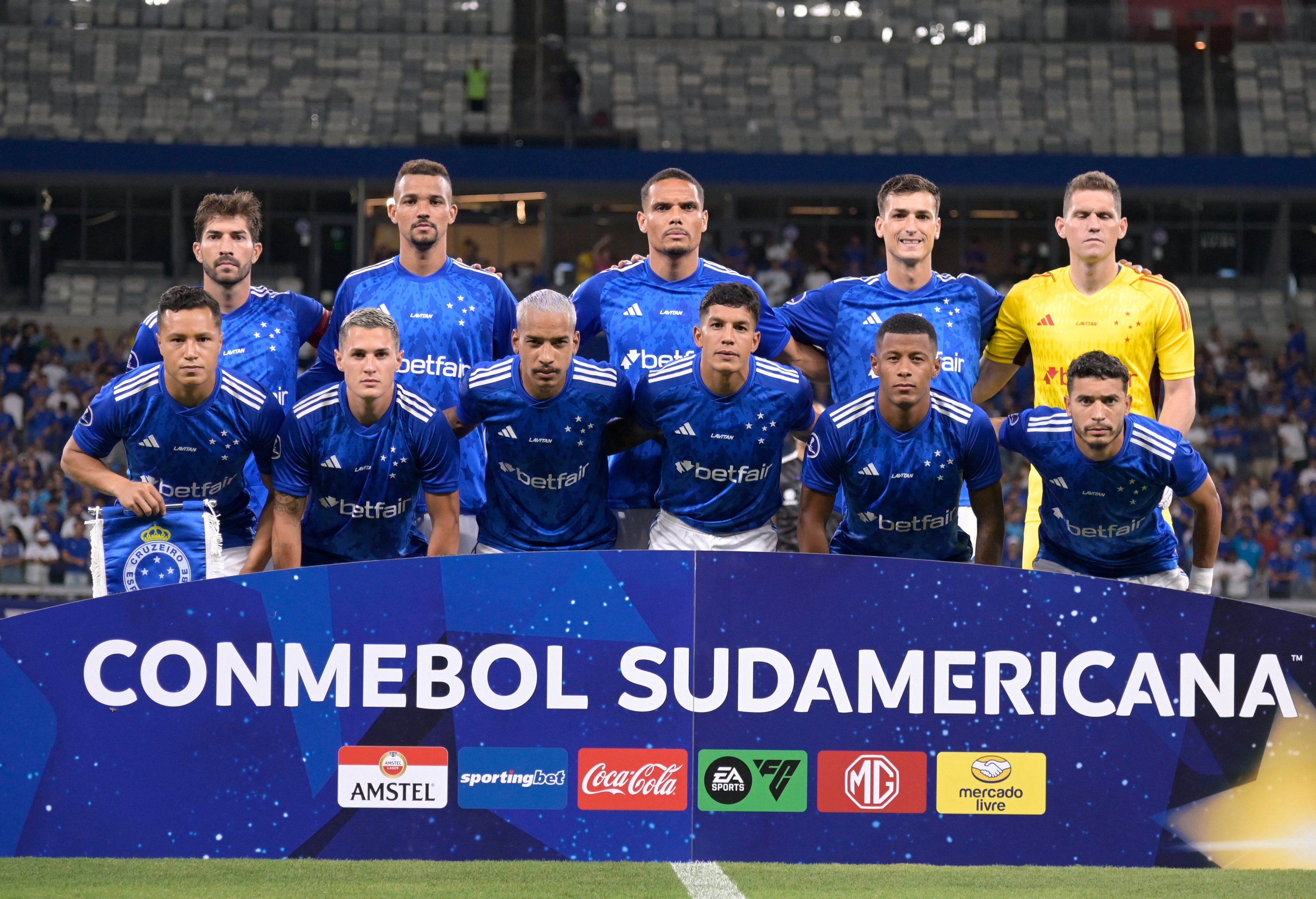 Diretoria do Cruzeiro se cala após vexame do time no Mineirão