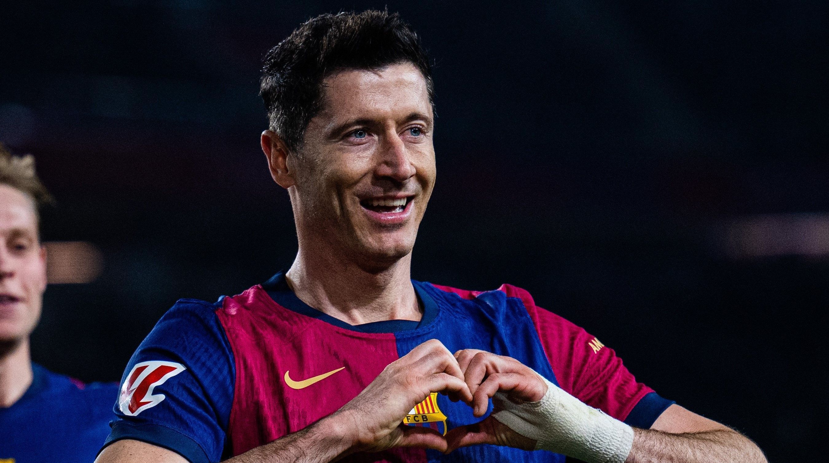 Lewandowski marca, Barcelona vence e retoma liderança da La Liga