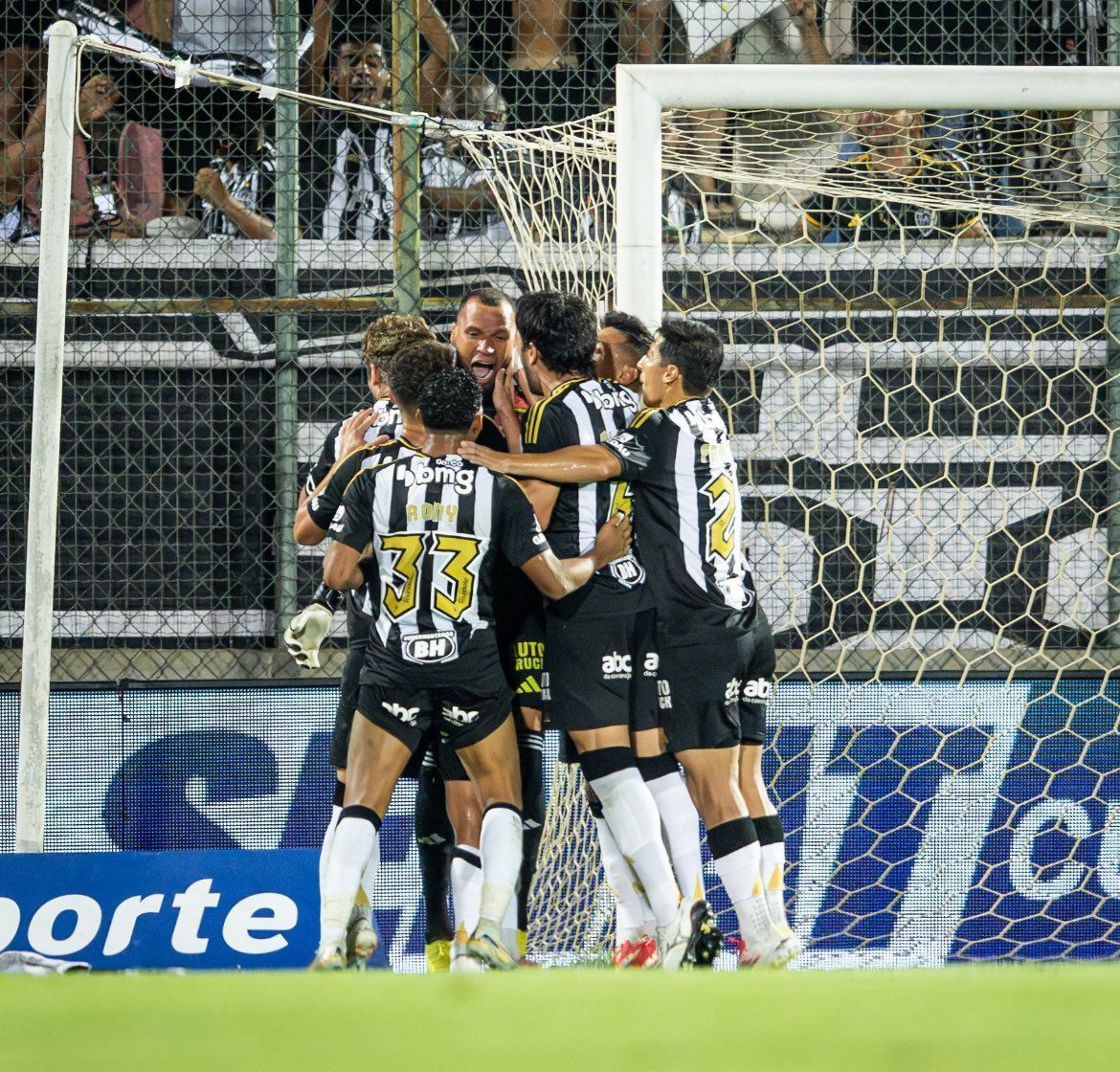 Everson aumenta lista de pênaltis defendidos pelo Atlético e reage: '13 é Galo'