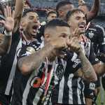 Arana chama jogador do Cruzeiro de 'malandrão' e provoca: 'Não vi você pegar sua medalha de vice'