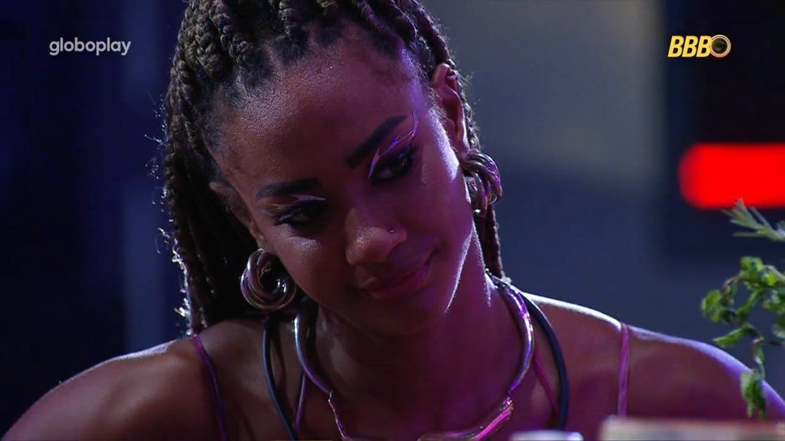 BBB 25: Aline pede socorro no confessionário após acidente em festa