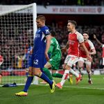 Arsenal atropela Chelsea por 5 a 0 e mantém liderança da Premier League