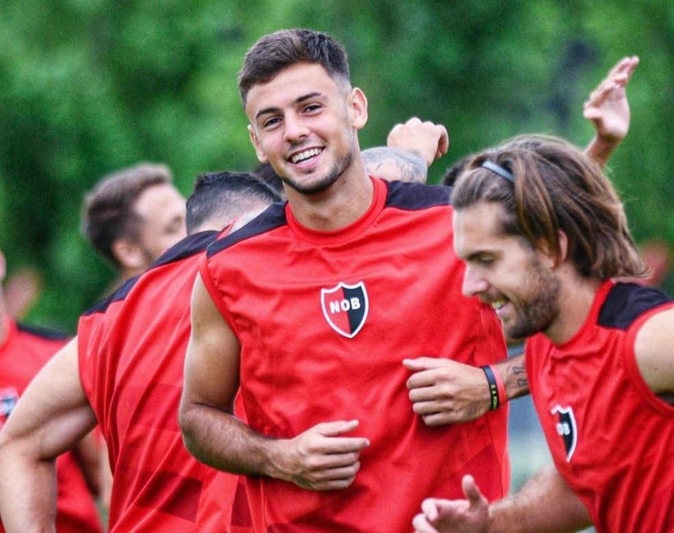 Vasco não consegue concluir negociação e fica sem zagueiro argentino; entenda