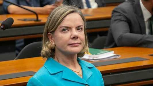Gleisi disse que tentará reverter avanço da PEC na Câmara