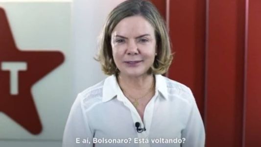 Gleisi Hoffman grava vídeo sobre retorno de Bolsonaro ao Brasil