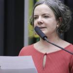 Gleisi Hoffmann recebe alta de hospital após cirurgia, diz boletim