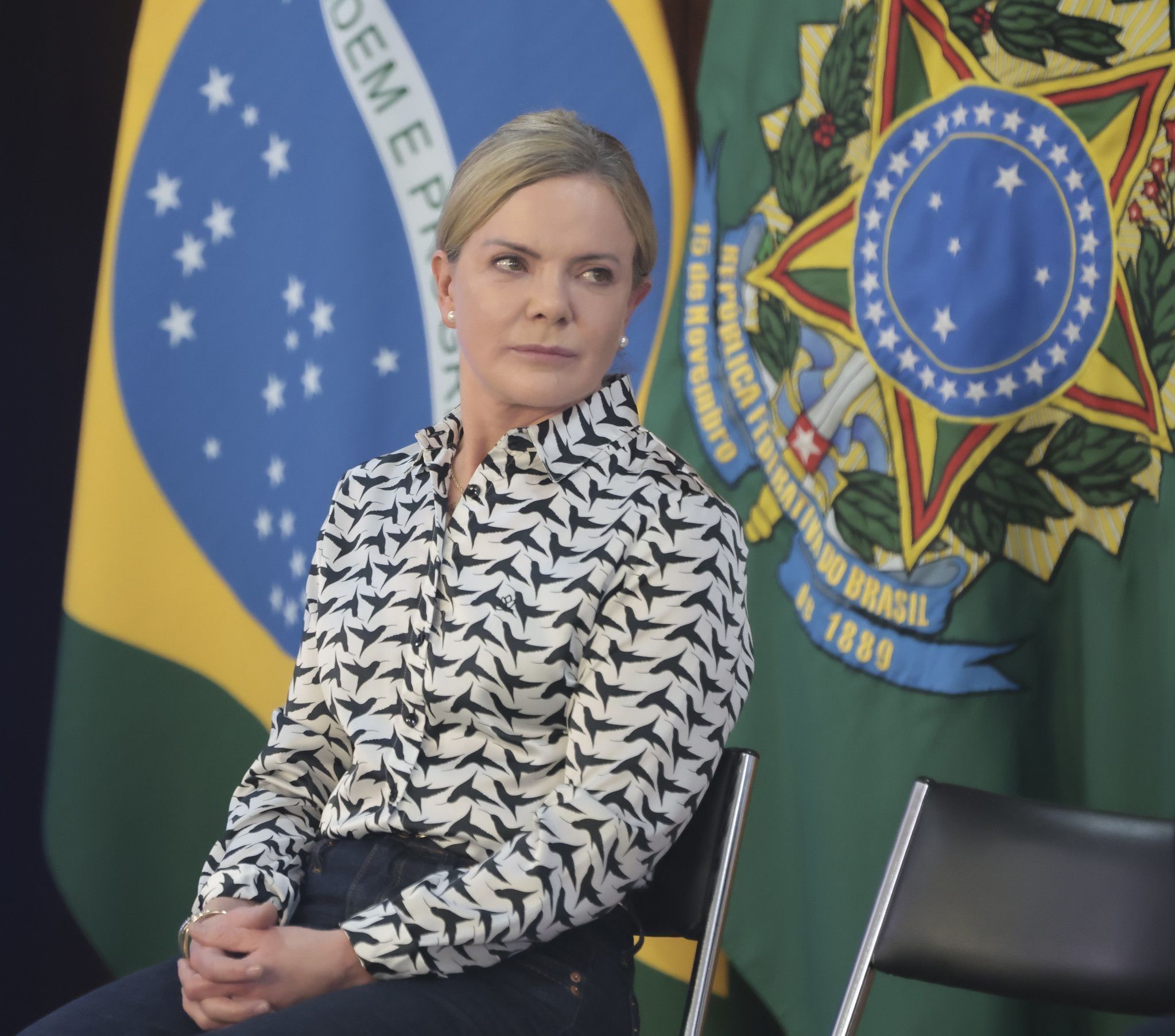 Gleisi diz que Lula não está 'indisposto' a conversar com Trump e defende cassação de Eduardo