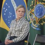 Gleisi diz que Lula não está 'indisposto' a conversar com Trump e defende cassação de Eduardo