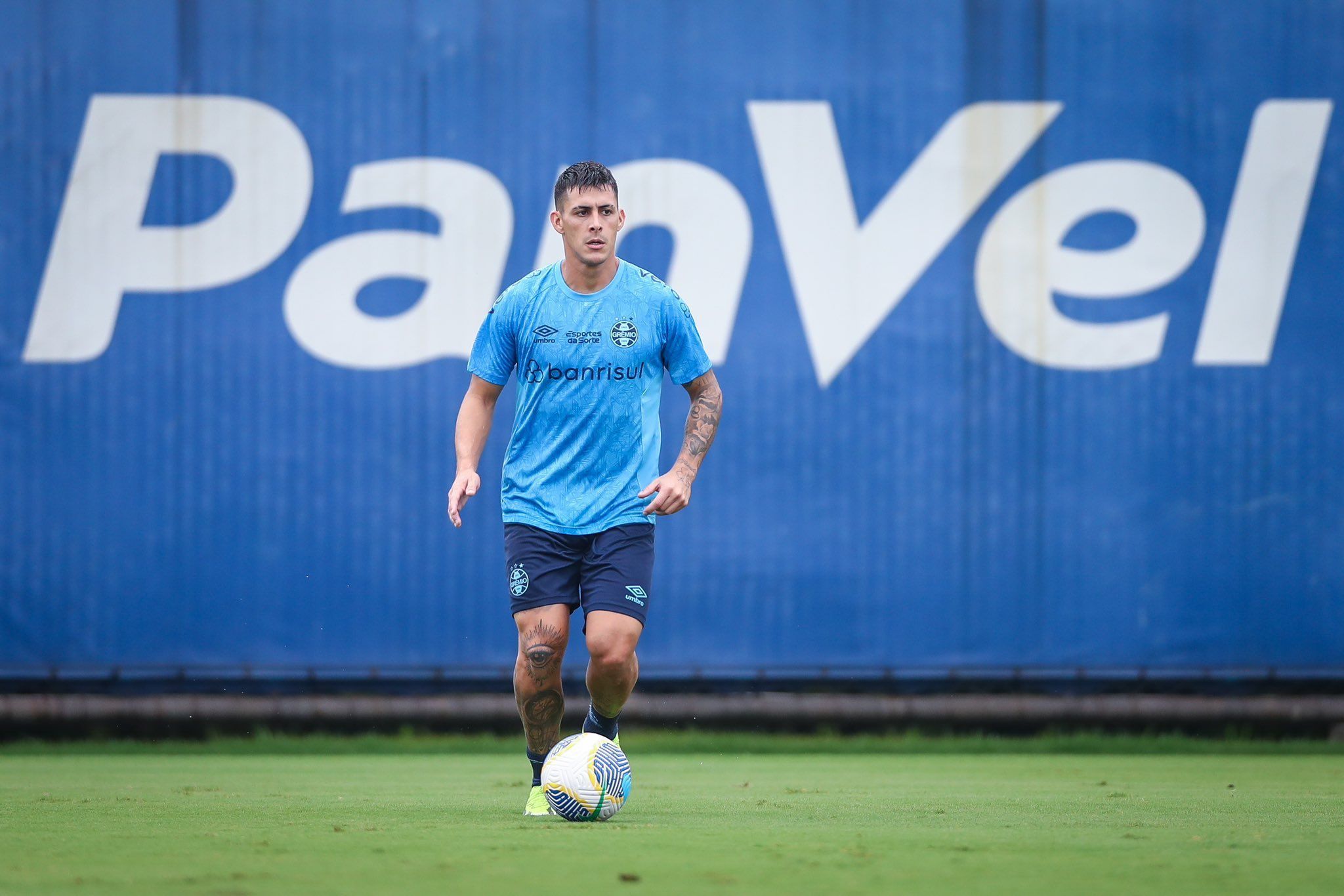 Grêmio comunica lesão do atacante Pavón