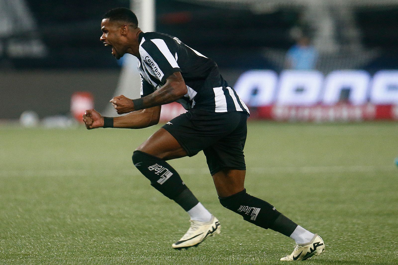 Júnior Santos cita Cruzeiro ao comentar futuro no Botafogo