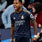 Atacante brasileiro desmente rumores sobre possível saída do Real Madrid