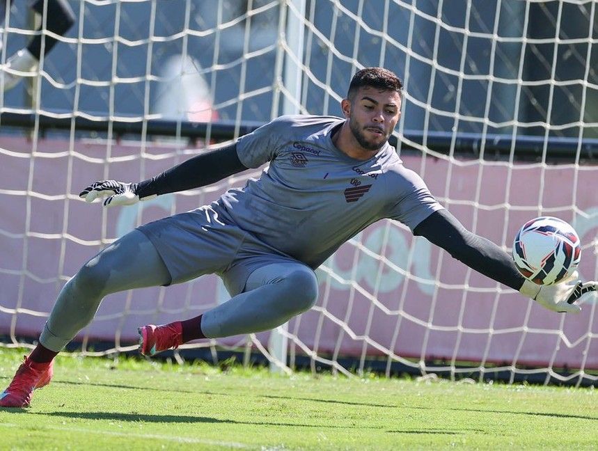 Mycael preocupa para a estreia do Athletico-PR na Série B? Veja detalhes