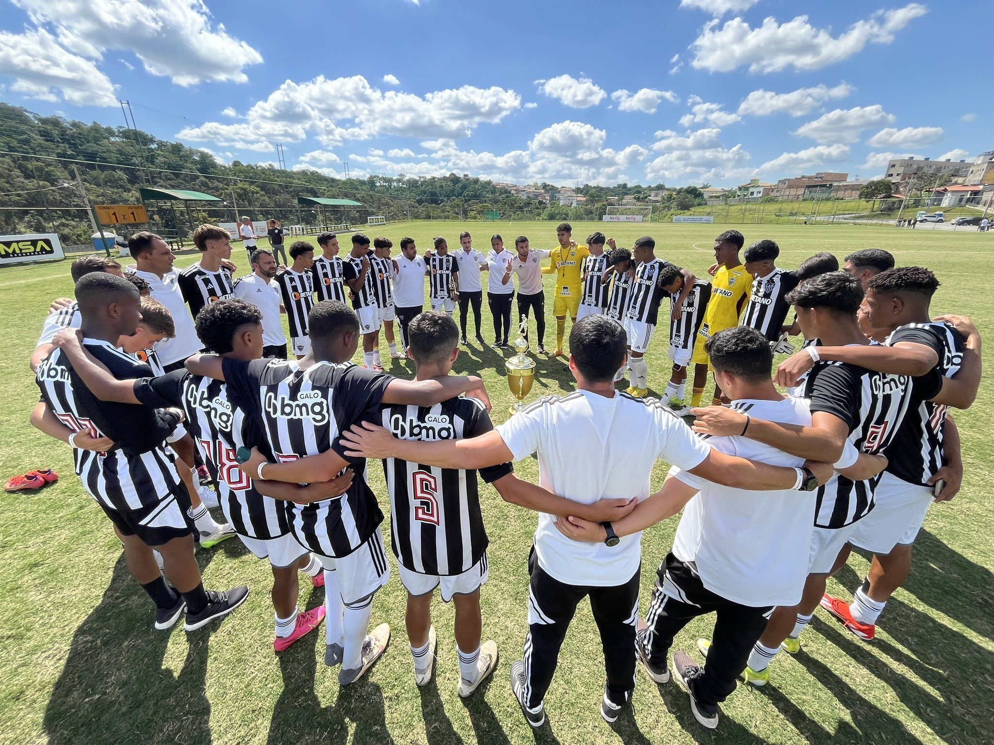 Treino do Atlético na Arena MRV terá amistoso do time sub-17 como 'preliminar'