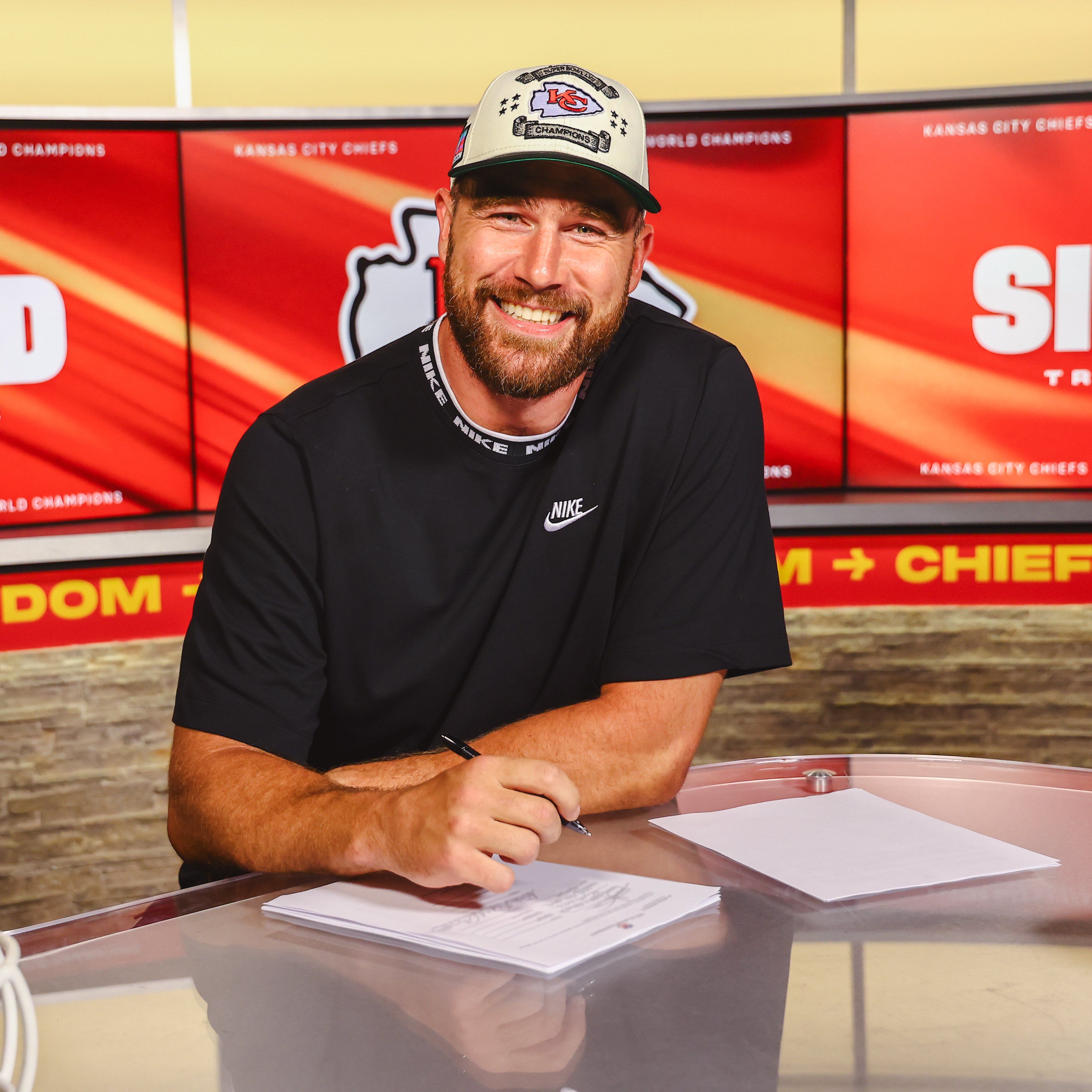 Chiefs investe e Travis Kelce vira o tight-end mais bem pago da NFL