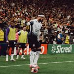 Denílson critica CBF, e Neymar reage: 'Futebol está cada vez mais chato'