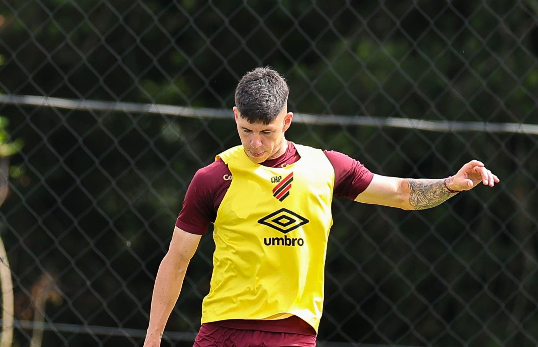 Escalação do Athletico-PR: defesa terá mudanças para estreia na Série B