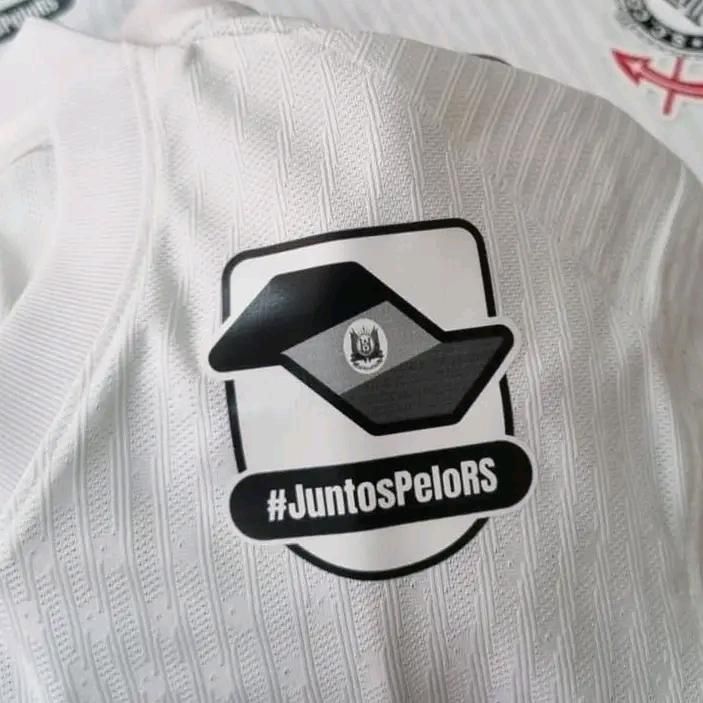 Corinthians tira cor verde de patch de apoio ao Rio Grande do Sul