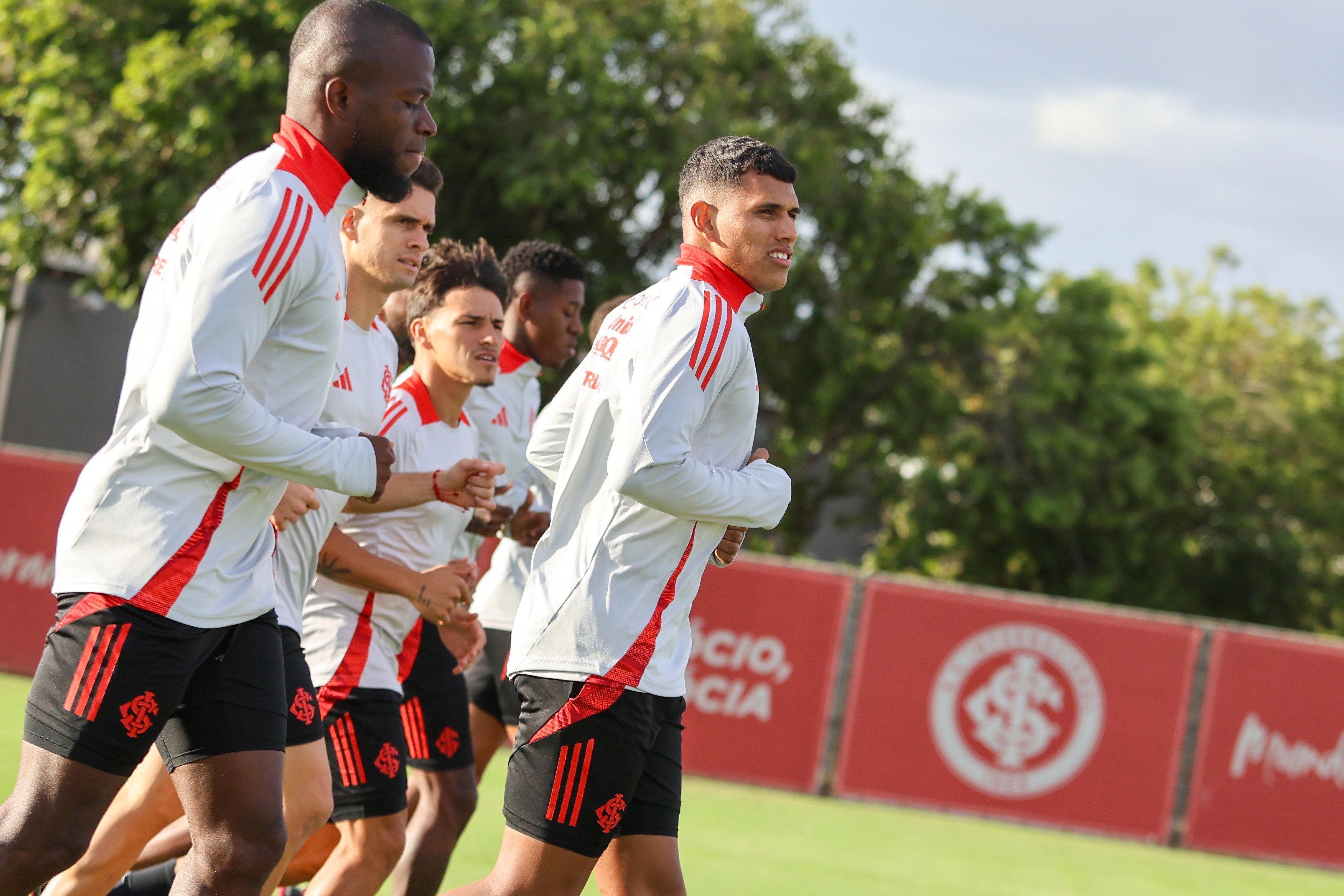 Escalação do Inter: dúvidas e novidades no time para enfrentar o Cruzeiro