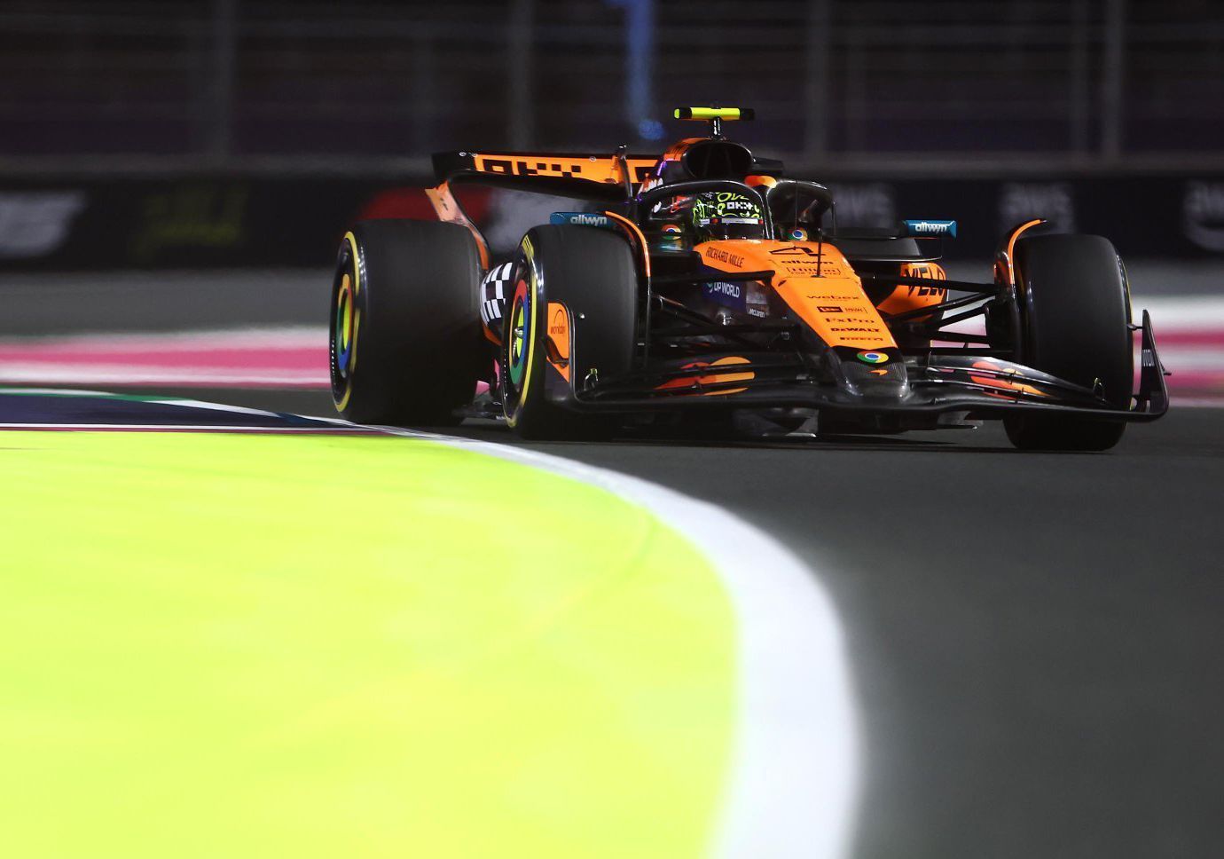 GP da Arábia Saudita: Norris lidera TL2 em sessão marcada por acidente; Bortoleto fica fora