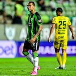 América confirma lesão de atacante Vinicius; veja detalhes