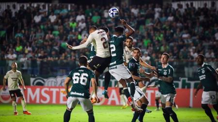 Goiás e Universitario fizeram um jogo de poucas emoções nesta terça-feira (23)