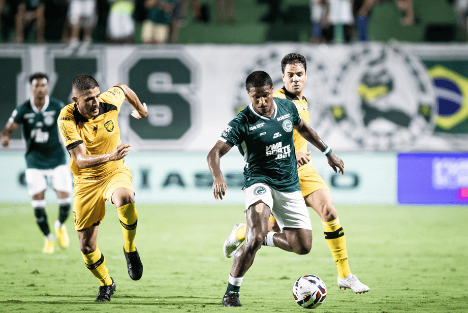 Goiás marca no começo, segura pressão e vence Amazonas em estreia na Série B