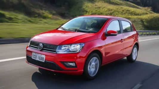 O Volkswagen Gol, que ocupa a primeira colocação no ranking, é um dos carros mais populares no mercado doméstico