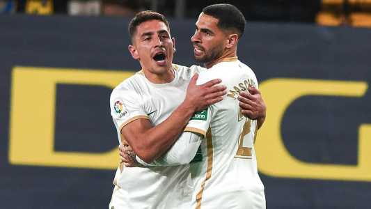 Gol marcado pelo Elche no fim garantiu o Valladolid fora da zona de rebaixamento