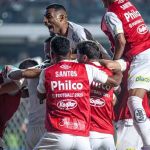 Santos vence Goiás em 'duelo de desesperados' e respira no Brasileiro