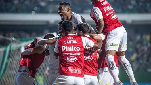 Gol no fim deu um respiro ao Santos para a sequência do Brasileirão