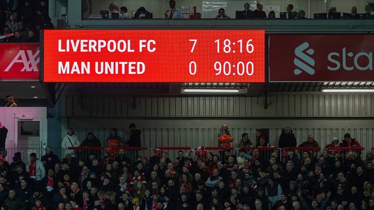 Premier League: treinador do United obriga jogadores a assistirem goleada para o Liverpool