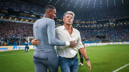 Goleiro Adriel foi afastado por Renato Portaluppi do jogo com o Cruzeiro