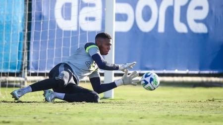 Goleiro Adriel pede desculpas à torcida
