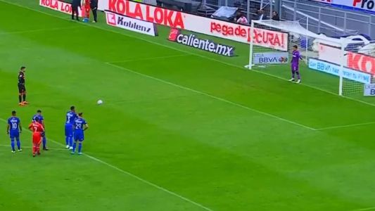 Goleiro balançou a rede em cobrança de pênalti